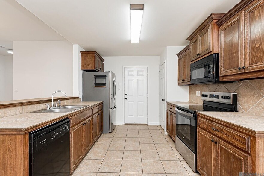 Building Photo - 15484 Oakstone Dr