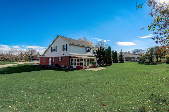 Building Photo - 16450 Dane Ct E