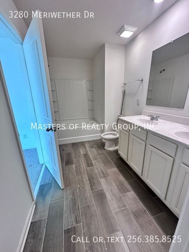 Building Photo - 3280 Meriwether Dr