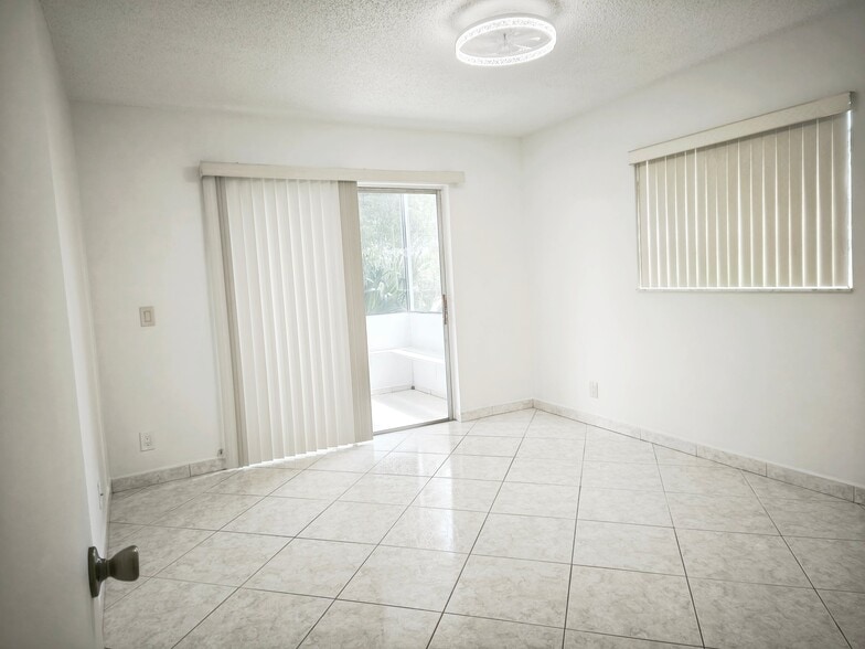 Building Photo - 122 Normandy Ln