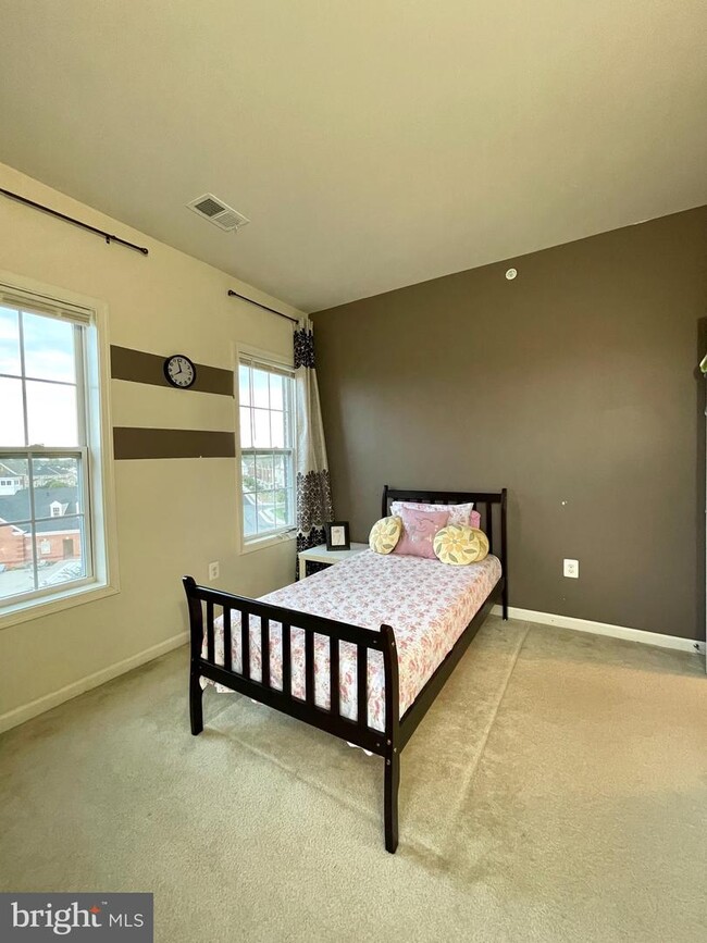 Building Photo - 23814 Hopewell Manor Terrace