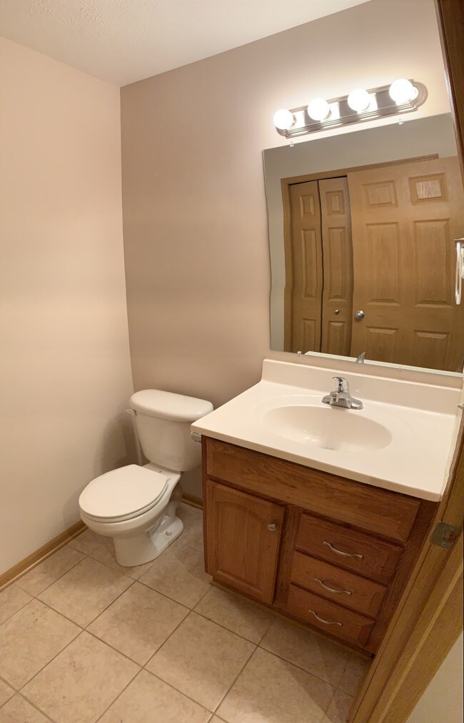 Building Photo - 2454, 2456 Millview Zeeland, MI 49464