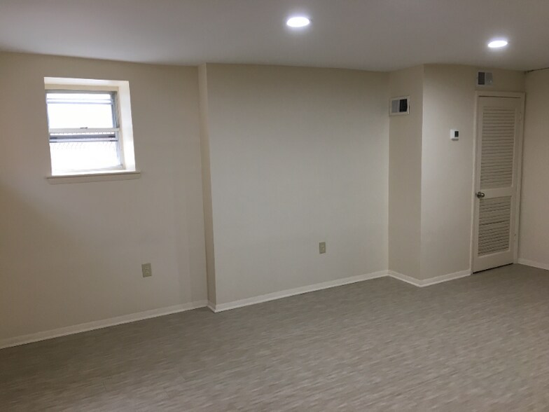 Building Photo - 810 St Paul St