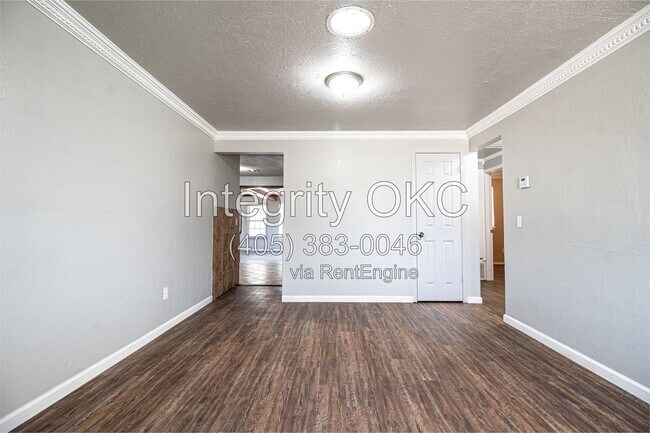Building Photo - 4101 SE 45th St