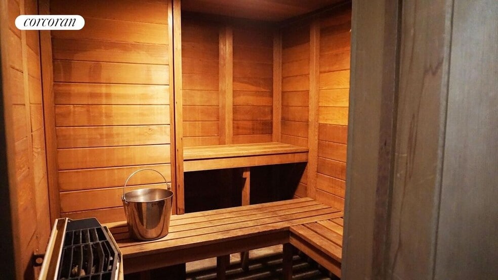 Building Photo - 130 W 79th St