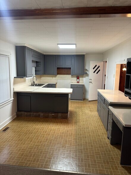 Building Photo - 504 Woodard St NE