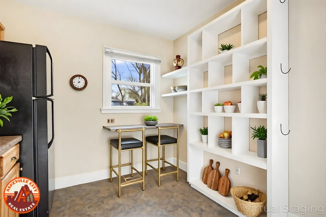 Building Photo - Sunny 2-Bedroom Home with Fenced-In Yard a...