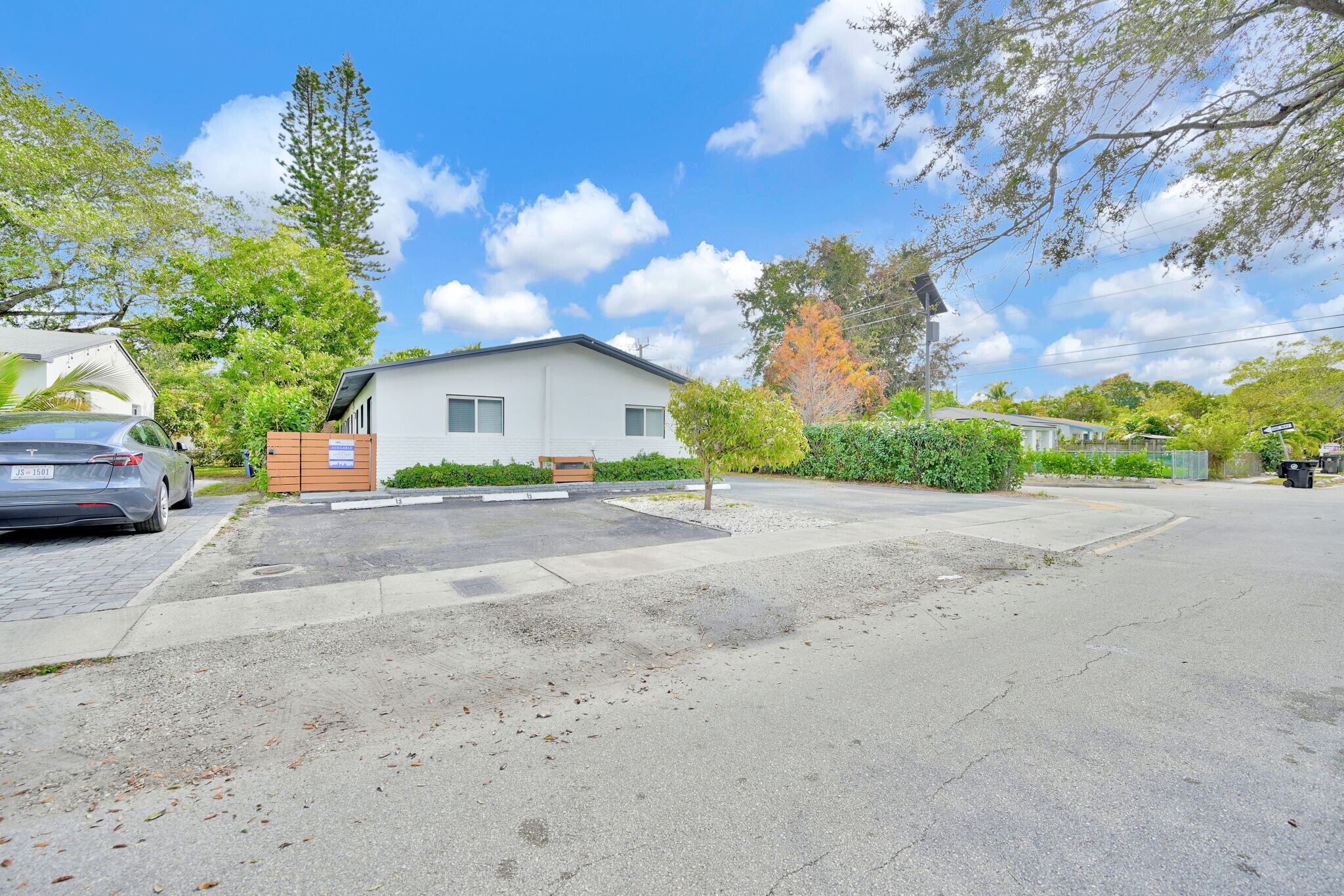 Building Photo - 1400 NW 2nd Ave