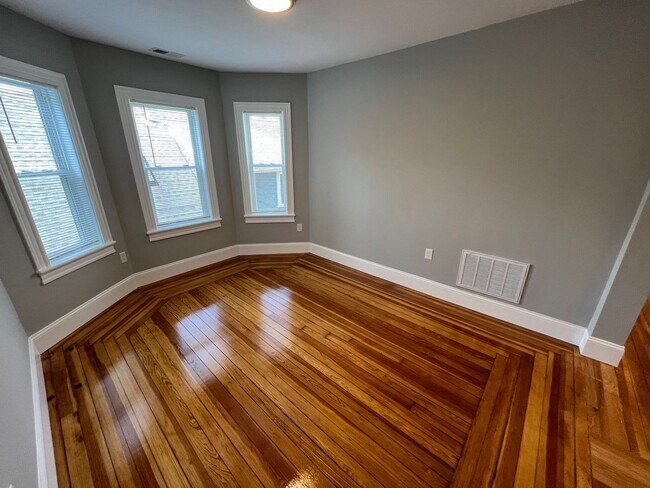 Building Photo - Porter Square Closest train = Porter Squar...