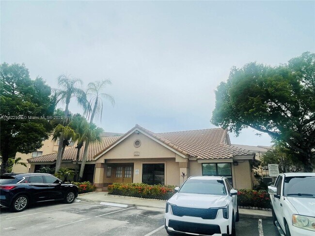 Building Photo - 2736 S University Dr