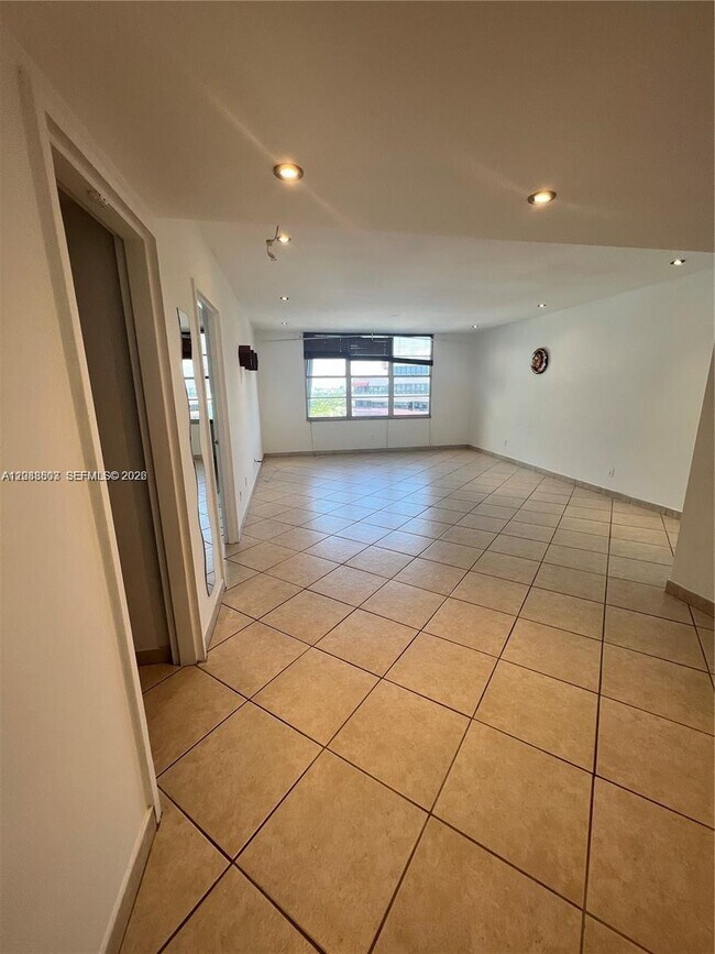Building Photo - 5161 Collins Ave