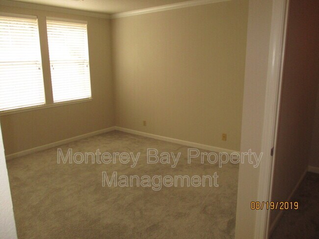 Building Photo - 40 Glen Lake Dr
