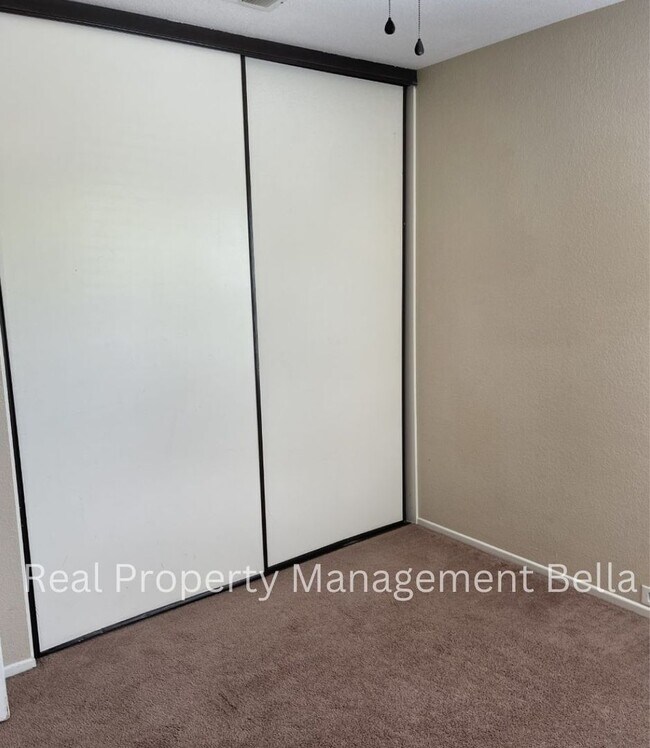 Building Photo - Charming Corner-Lot Home on a Peaceful Cul...