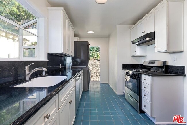 Building Photo - 406 Entrada Dr