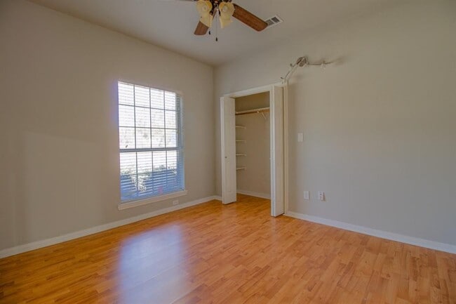 Building Photo - 504 Oakwood Blvd