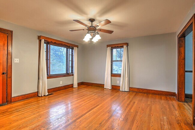 Building Photo - 14 22nd St