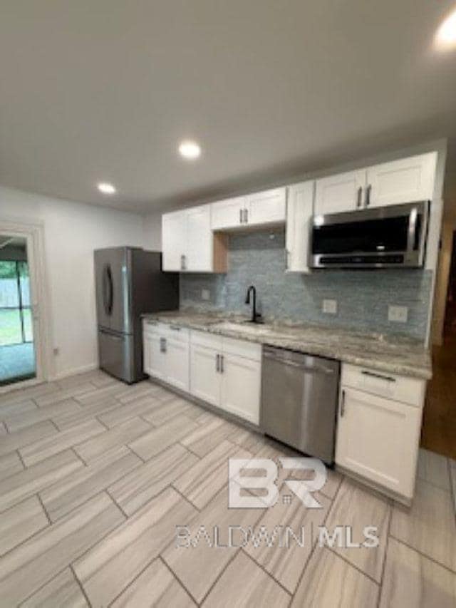 Building Photo - 420 Camelia Cir