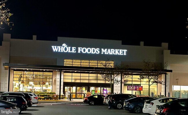 Building Photo - 1701 Lake Shore Crest Dr