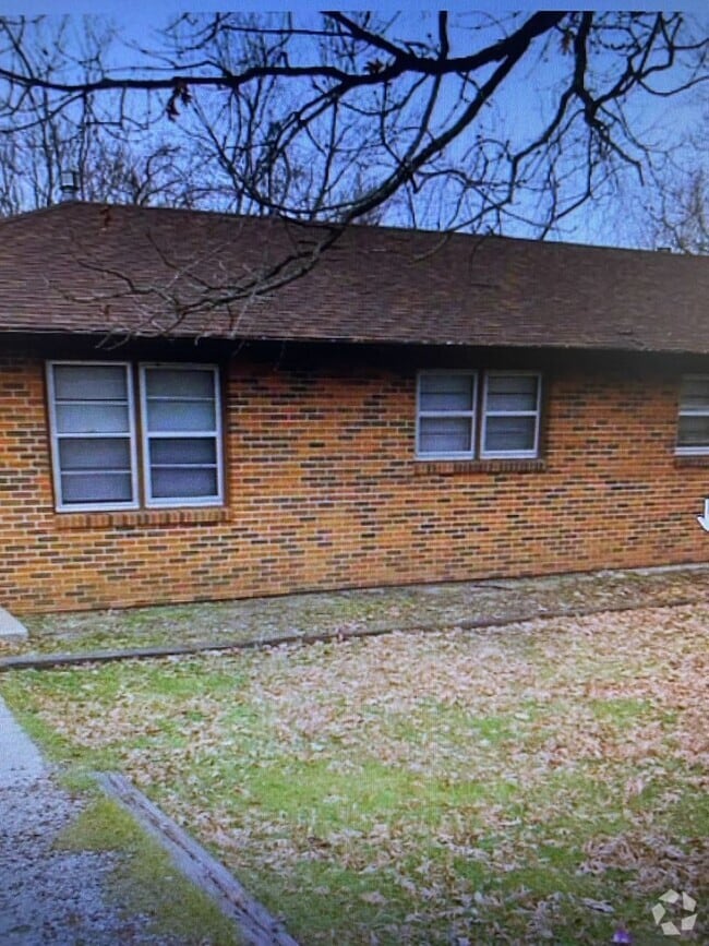 Building Photo - 1904 N Creasy Springs Rd