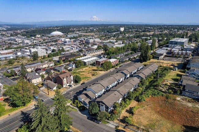 Building Photo - Modern 3-Story Tacoma Condo – Downtown Cit...