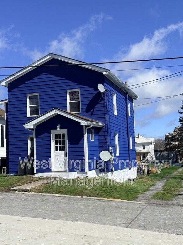 Building Photo - 304 N 3rd St