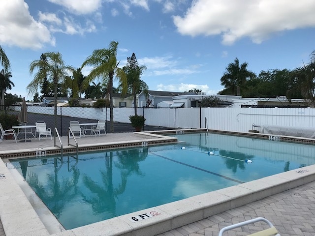 Building Photo - 16300 Pine Ridge Rd