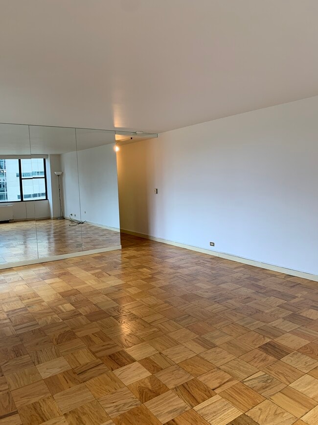 Building Photo - 112 Washington Pl