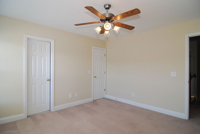 Building Photo - 2 Bedroom, 2.5 Bath in Hampton Forest - Av...