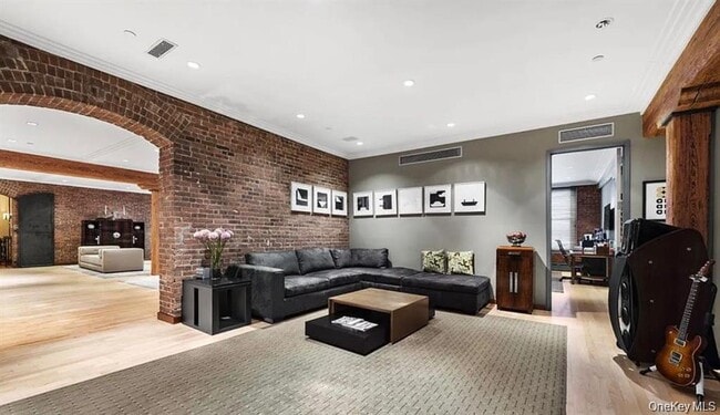 Building Photo - 500 Greenwich St