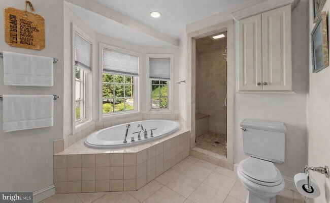 Building Photo - 507 Meadowbrook Cir
