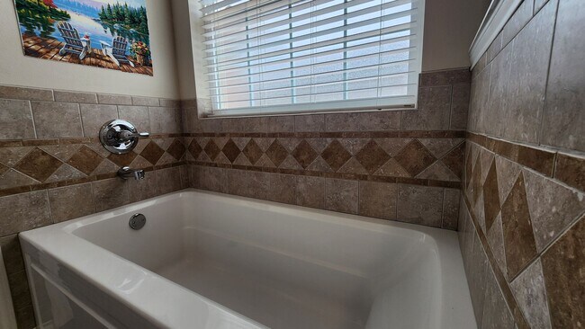 Building Photo - New, Gorgeous 4 bedroom, 3 bathroom home C...
