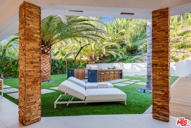 Building Photo - 25879 Chalmers Pl