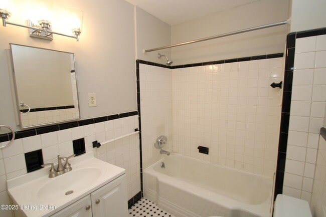 Building Photo - 514 Macon Ave