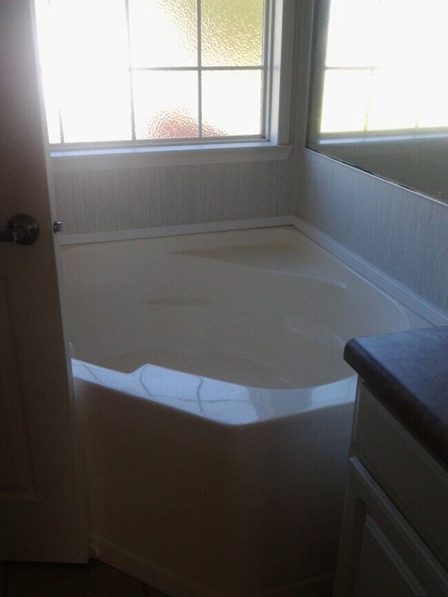 Building Photo - 123 Magnolia Gardens Dr