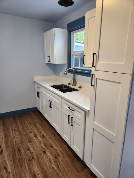 Kitchen - 430 S 52nd St