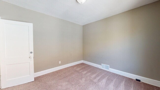 Building Photo - 3633 E 143rd St