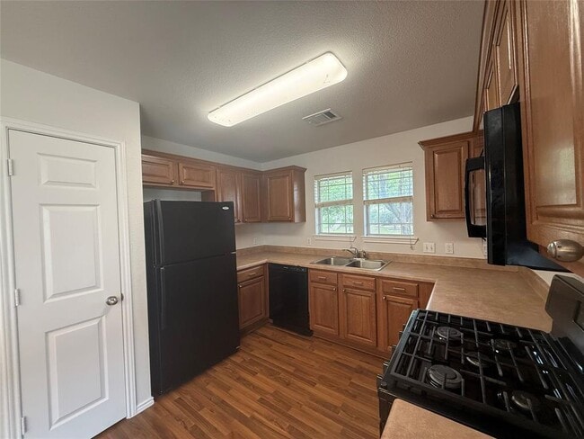 Building Photo - 408 N Cascades Ave