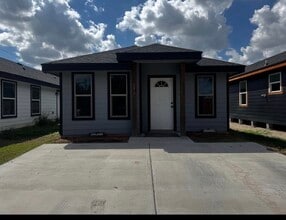 Building Photo - 512 E Los Torritos St