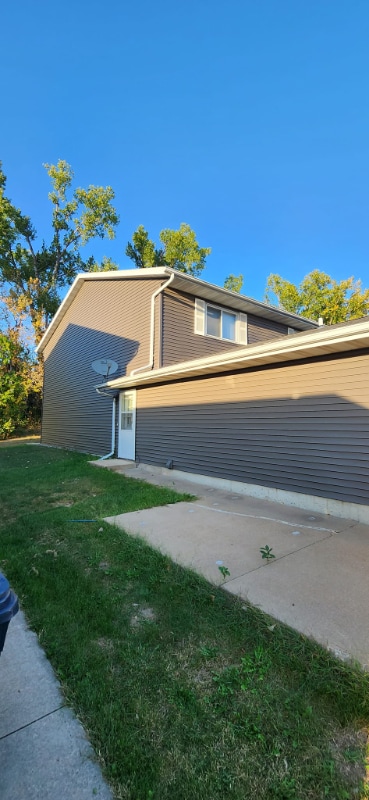 Building Photo - 1390 Daleview Dr