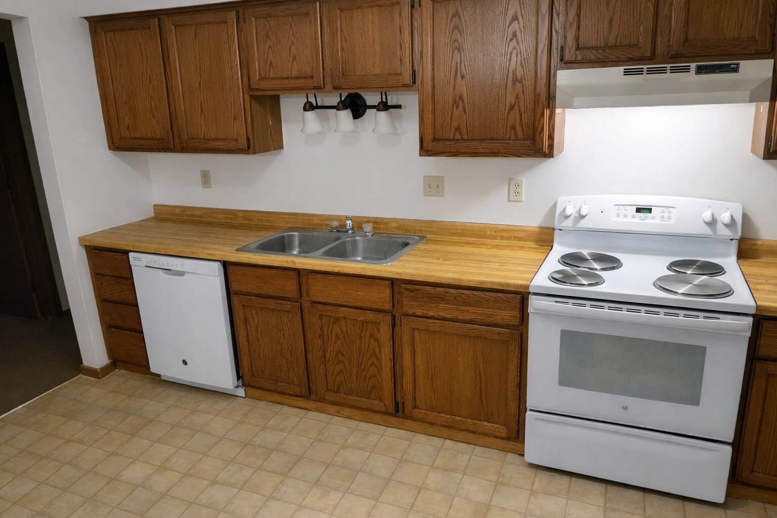 Building Photo - 904 Wescott Sq