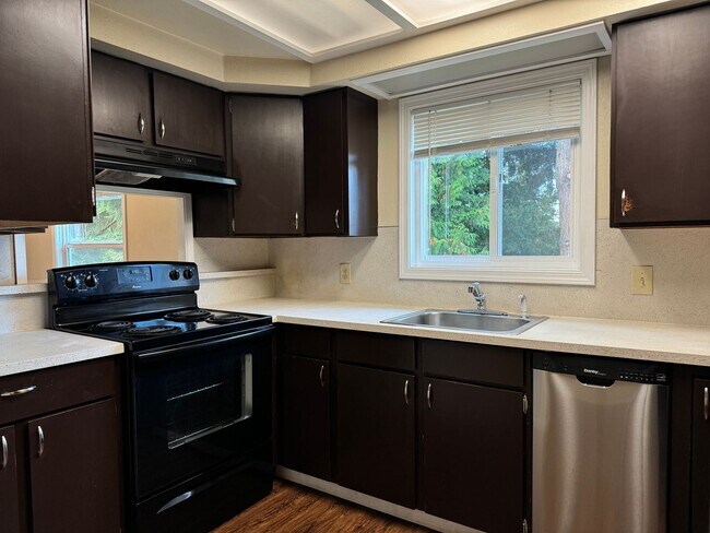 Building Photo - 16747 3rd Ave NE