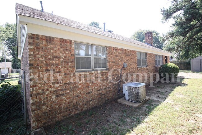 Building Photo - 3235 Fox Chase Dr