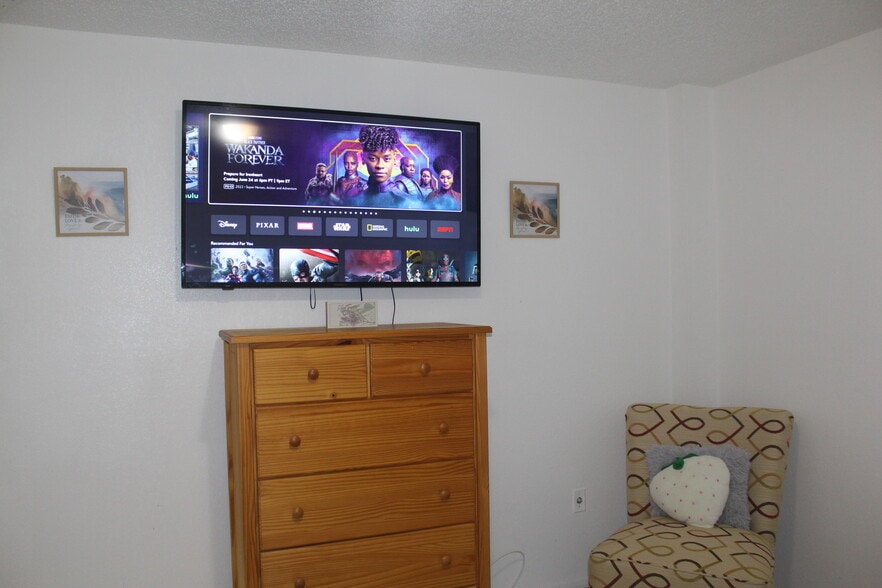 Building Photo - 4156 Inverrary Dr