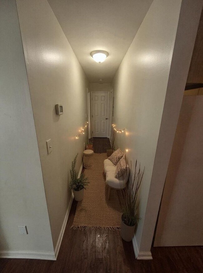 Building Photo - 2BR Apartment Available in Bridgeport! (Wi...