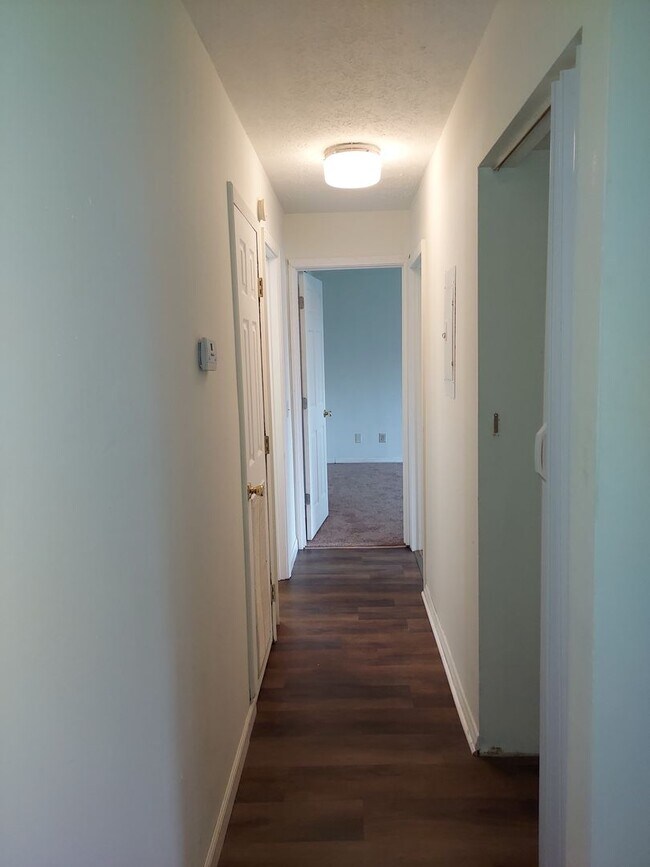 Building Photo - Conveniently Located Affordable Condo For Rent