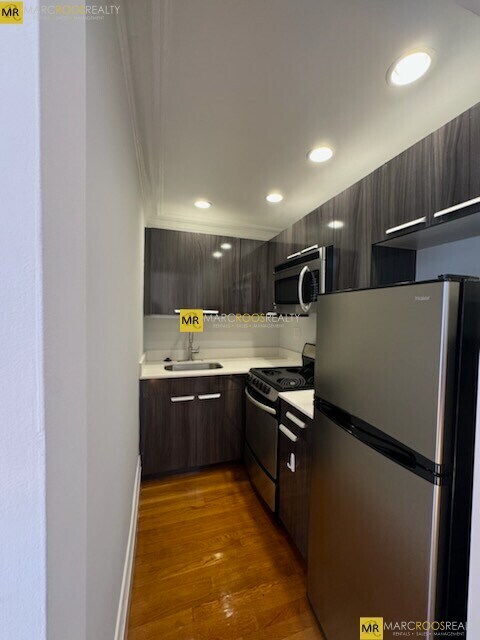 Building Photo - 252 Newbury St