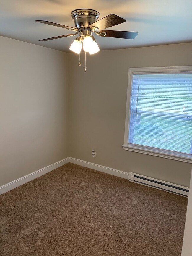 Building Photo - Just Renovated w/ large yard