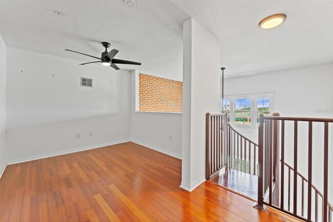 Building Photo - 501 Knights Run Ave