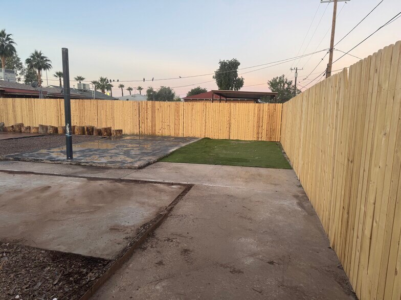 Building Photo - 1534 E Culver St