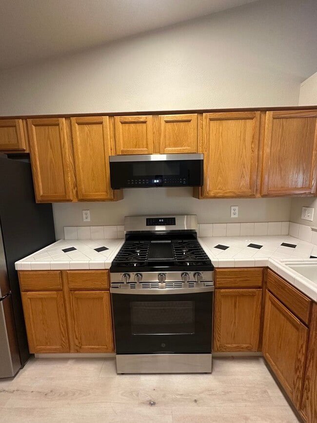 Building Photo - Remodeled 3 bedroom 2 bathroom home locate...